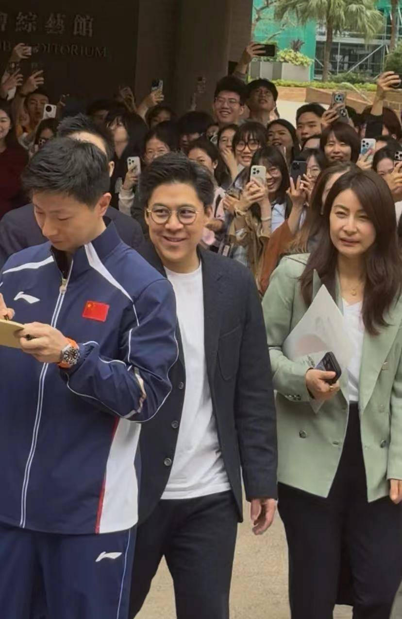 马龙出席香港公益活动，霍启刚郭晶晶做东，向马龙发起“挑战”